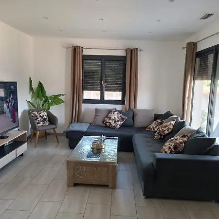 Maison Moderne Вилла
